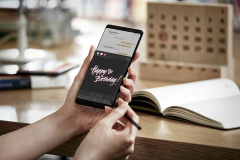 Sáng tạo thú vị với tin nhắn trực tiếp Live Message - Ảnh 1. Sáng tạo thú vị với tin nhắn trực tiếp Live Message - Ảnh 1.