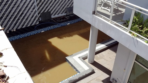 Mưa lớn, sân bóng rổ đổ ập xuống khách sạn ở Vũng Tàu - Ảnh 5. Mưa lớn, sân bóng rổ đổ ập xuống khách sạn ở Vũng Tàu - Ảnh 5.