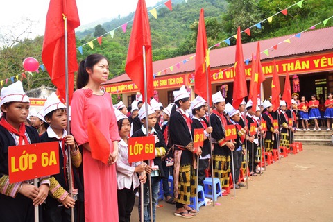 Vùng lũ Phìn Ngan khai giảng năm học mới - Ảnh 1. Vùng lũ Phìn Ngan khai giảng năm học mới - Ảnh 1.