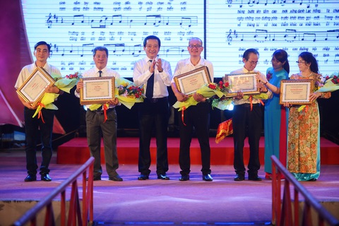 Trao giải sáng tác lời mới các làn điệu dân ca VN 2017 - Ảnh 2. Trao giải sáng tác lời mới các làn điệu dân ca VN 2017 - Ảnh 2.