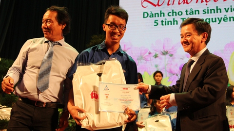 Nước mắt hạnh phúc của tân sinh viên Tây nguyên - Ảnh 6. Nước mắt hạnh phúc của tân sinh viên Tây nguyên - Ảnh 6.
