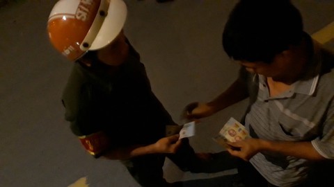 Giải tán lực lượng dân phòng làm luật - Ảnh 2. Giải tán lực lượng dân phòng làm luật - Ảnh 2.