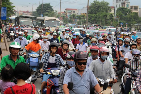 Người dân trở lại sau lễ, đường vào thủ đô kẹt cứng - Ảnh 1. Người dân trở lại sau lễ, đường vào thủ đô kẹt cứng - Ảnh 1.