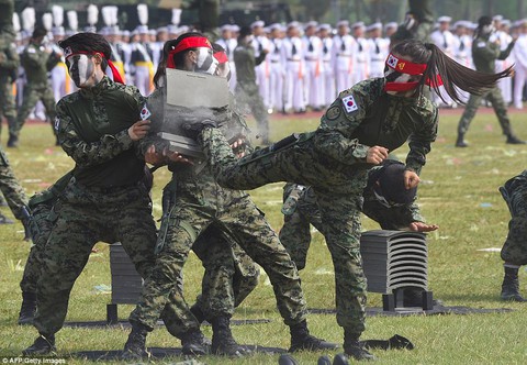 Tròn mắt với uy lực của đặc nhiệm Hàn Quốc - Ảnh 3. Tròn mắt với uy lực của đặc nhiệm Hàn Quốc - Ảnh 3.