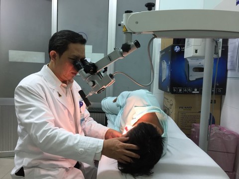 Lùng bùng lỗ tai khi bác sĩ phán bị thủng màng nhĩ - Ảnh 1. Lùng bùng lỗ tai khi bác sĩ phán bị thủng màng nhĩ - Ảnh 1.