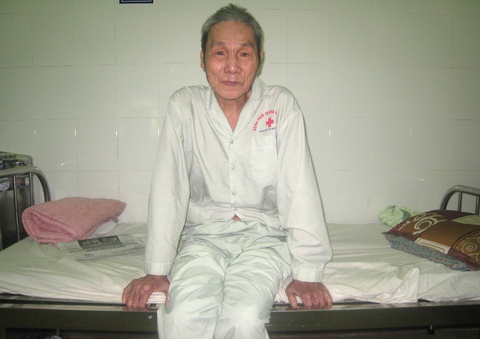 Bệnh nhân 85 tuổi trả lại tiền, vàng cho người đánh rơi - Ảnh 1. Bệnh nhân 85 tuổi trả lại tiền, vàng cho người đánh rơi - Ảnh 1.