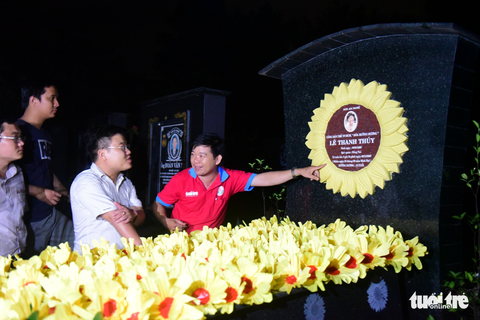 Hát bên mộ phần của đóa hướng dương Lê Thanh Thúy - Ảnh 9. Hát bên mộ phần của đóa hướng dương Lê Thanh Thúy - Ảnh 9.