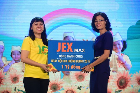 Nối dài những ước mơ trong đêm kỉ niệm 10 năm của Thúy - Ảnh 1. Nối dài những ước mơ trong đêm kỉ niệm 10 năm của Thúy - Ảnh 1.