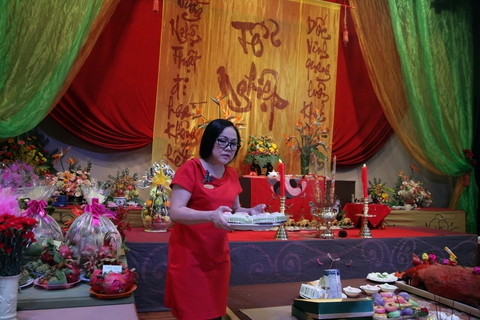 Sài Gòn cúng tổ sân khấu, lân trống rộn ràng - Ảnh 5. Sài Gòn cúng tổ sân khấu, lân trống rộn ràng - Ảnh 5.