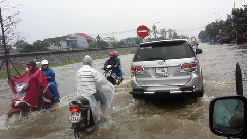 Huế: Mưa đầu nguồn đang giảm, nước các sông đã hạ - Ảnh 2. Huế: Mưa đầu nguồn đang giảm, nước các sông đã hạ - Ảnh 2.