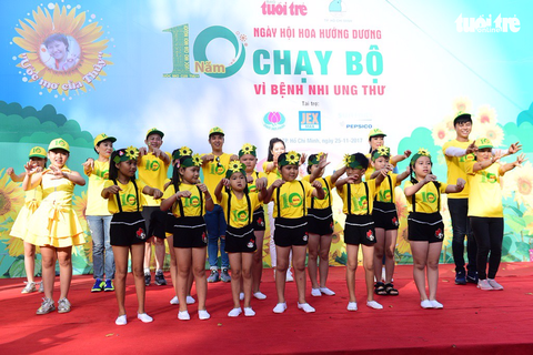 Hàng ngàn nghệ sĩ, bạn trẻ cùng chạy bộ vì bệnh nhi ung thư - Ảnh 9. Hàng ngàn nghệ sĩ, bạn trẻ cùng chạy bộ vì bệnh nhi ung thư - Ảnh 9.