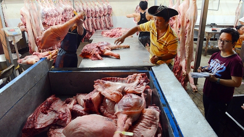 Thương lái heo quyết liệt phản ứng, chợ đầu mối thất thủ - Ảnh 5. Thương lái heo quyết liệt phản ứng, chợ đầu mối thất thủ - Ảnh 5.