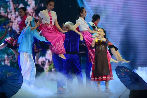 Ngọc Ánh giành quán quân Giọng hát Việt nhí 2017 - Ảnh 13. Ngọc Ánh giành quán quân Giọng hát Việt nhí 2017 - Ảnh 13.