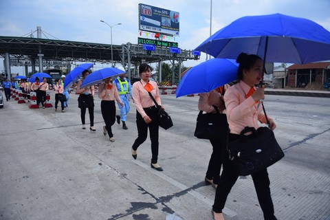 Ngày thi gan ở BOT Cai Lậy, hơn 10 giờ 10 lần xả trạm - Ảnh 22. Ngày thi gan ở BOT Cai Lậy, hơn 10 giờ 10 lần xả trạm - Ảnh 22.