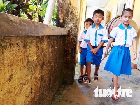 Nơm nớp học ở ngôi trường xuống cấp - Ảnh 2. Nơm nớp học ở ngôi trường xuống cấp - Ảnh 2.