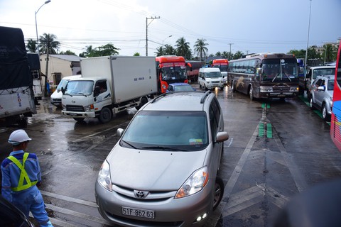 Ngày thi gan ở BOT Cai Lậy, hơn 10 giờ 10 lần xả trạm - Ảnh 23. Ngày thi gan ở BOT Cai Lậy, hơn 10 giờ 10 lần xả trạm - Ảnh 23.