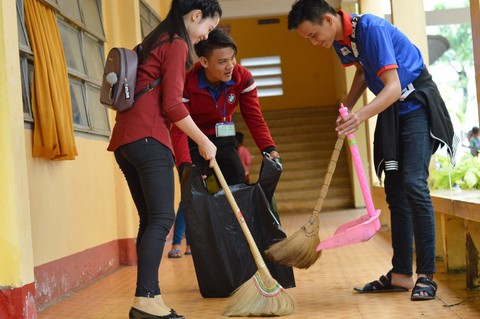 Dòng người tay xách nách mang về nhà với nụ cười tươi rói - Ảnh 9. Dòng người tay xách nách mang về nhà với nụ cười tươi rói - Ảnh 9.