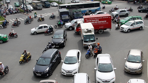 Xe cộ lại kẹt cứng ở vòng xoay Nguyễn Kiệm - Nguyễn Thái Sơn - Ảnh 7. Xe cộ lại kẹt cứng ở vòng xoay Nguyễn Kiệm - Nguyễn Thái Sơn - Ảnh 7.