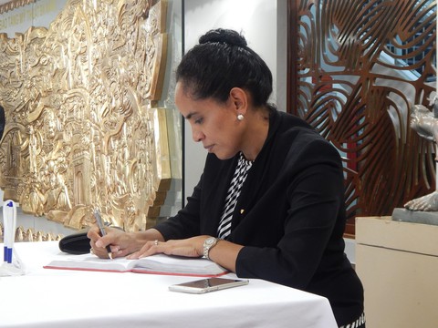 Phu nhân thủ tướng Papua New Guinea thăm Bảo tàng Mỹ thuật Đà Nẵng - Ảnh 4. Phu nhân thủ tướng Papua New Guinea thăm Bảo tàng Mỹ thuật Đà Nẵng - Ảnh 4.