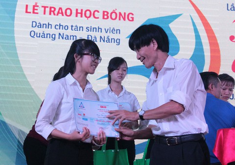 Những tấm lòng rộng mở với trò nghèo xứ Quảng - Ảnh 6. Những tấm lòng rộng mở với trò nghèo xứ Quảng - Ảnh 6.