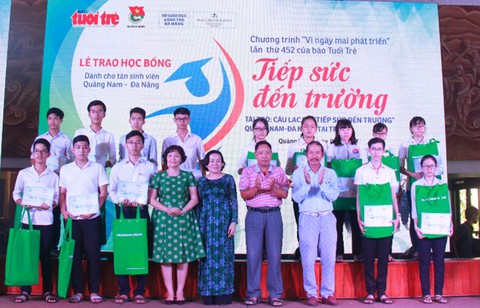 Những tấm lòng rộng mở với trò nghèo xứ Quảng - Ảnh 1. Những tấm lòng rộng mở với trò nghèo xứ Quảng - Ảnh 1.
