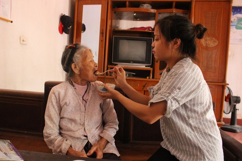 Cháu không bỏ học nữa, bà có vui không? - Ảnh 1. Cháu không bỏ học nữa, bà có vui không? - Ảnh 1.