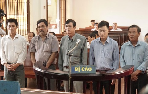 Bác kháng cáo, giữ nguyên án treo các nhân viên phá đầm tôm bà Ánh Ngọc - Ảnh 1. Bác kháng cáo, giữ nguyên án treo các nhân viên phá đầm tôm bà Ánh Ngọc - Ảnh 1.