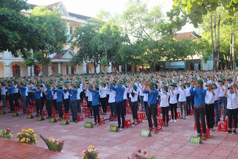 Cả trường đội…nón cối đi khai giảng - Ảnh 4. Cả trường đội…nón cối đi khai giảng - Ảnh 4.