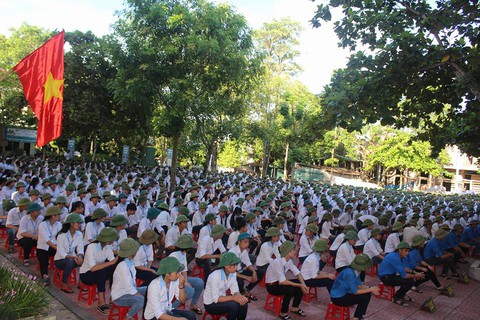 Cả trường đội…nón cối đi khai giảng - Ảnh 2. Cả trường đội…nón cối đi khai giảng - Ảnh 2.