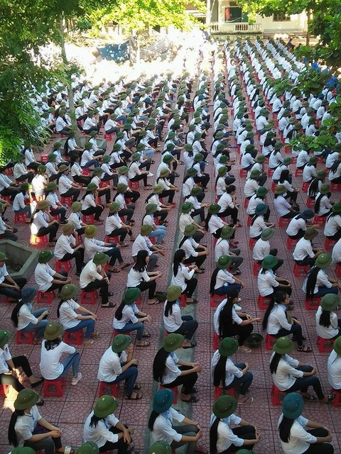 Cả trường đội…nón cối đi khai giảng - Ảnh 5. Cả trường đội…nón cối đi khai giảng - Ảnh 5.