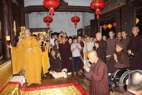 Thiền sư Thích Nhất Hạnh rời Đà Nẵng, trở lại Thái Lan - Ảnh 3. Thiền sư Thích Nhất Hạnh rời Đà Nẵng, trở lại Thái Lan - Ảnh 3.