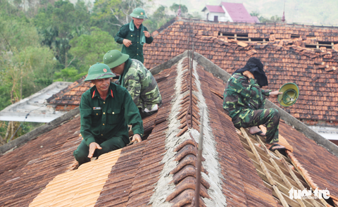 Hà Tĩnh: 100% học sinh đi học, còn hai xã mất điện sau bão - Ảnh 1. Hà Tĩnh: 100% học sinh đi học, còn hai xã mất điện sau bão - Ảnh 1.