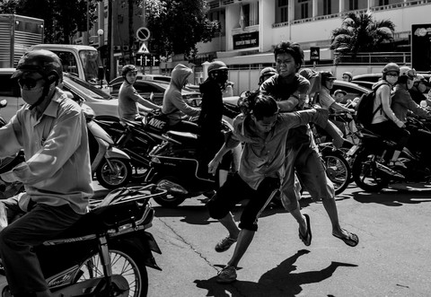 Gặp gỡ mùa thu, Thằng Ròm và những nhà làm phim tay súng tay hoa hồng - Ảnh 13. Gặp gỡ mùa thu, Thằng Ròm và những nhà làm phim tay súng tay hoa hồng - Ảnh 13.
