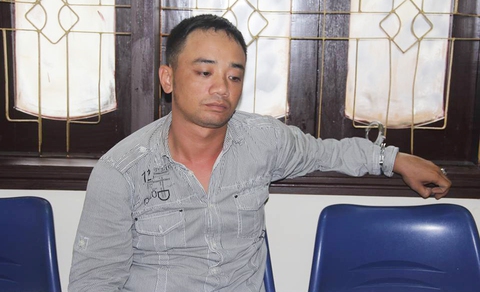 Giả danh công an nhận bảo kê kinh doanh vỉa hè - Ảnh 1. Giả danh công an nhận bảo kê kinh doanh vỉa hè - Ảnh 1.