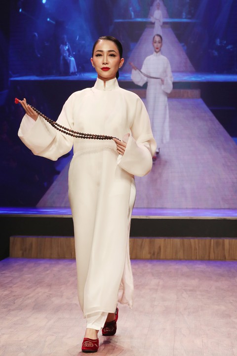 Diệu Fashion show và khi áo dài trên nền nhạc Trịnh - Ảnh 3. Diệu Fashion show và khi áo dài trên nền nhạc Trịnh - Ảnh 3.
