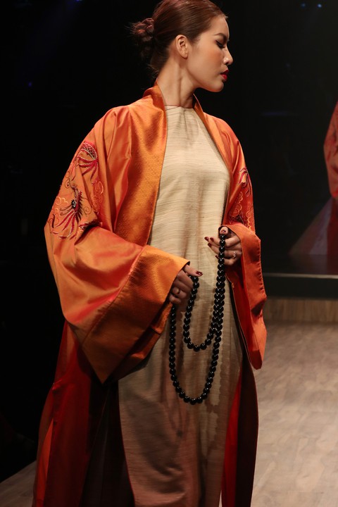 Diệu Fashion show và khi áo dài trên nền nhạc Trịnh - Ảnh 5. Diệu Fashion show và khi áo dài trên nền nhạc Trịnh - Ảnh 5.