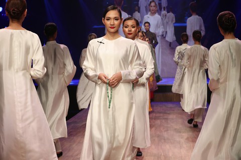 Diệu Fashion show và khi áo dài trên nền nhạc Trịnh - Ảnh 6. Diệu Fashion show và khi áo dài trên nền nhạc Trịnh - Ảnh 6.
