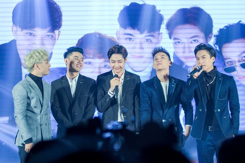 The Air chưa chào sân đã nhận nút bạc Youtube - Ảnh 2. The Air chưa chào sân đã nhận nút bạc Youtube - Ảnh 2.