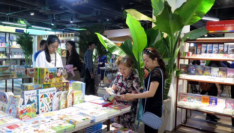 ‘Rừng sách nhiệt đới’ - thành phố sách giữa Sài Gòn - Ảnh 5. ‘Rừng sách nhiệt đới’ - thành phố sách giữa Sài Gòn - Ảnh 5.