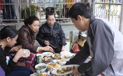Tiệc tùng cuối năm, coi chừng cái bụng - Ảnh 1. Tiệc tùng cuối năm, coi chừng cái bụng - Ảnh 1.