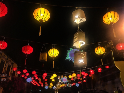 Trung thu không cần tới Hội An cũng có phố lồng đèn - Ảnh 1. Trung thu không cần tới Hội An cũng có phố lồng đèn - Ảnh 1.