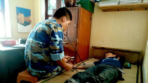 Chiến sĩ đảo Đá Lát cứu 5 ngư dân gặp nạn trên biển - Ảnh 1. Chiến sĩ đảo Đá Lát cứu 5 ngư dân gặp nạn trên biển - Ảnh 1.