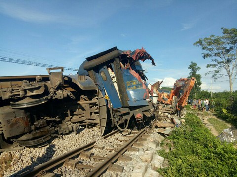 Lối đi tự mở trên đường sắt tăng do... thống kê thiếu - Ảnh 1. Lối đi tự mở trên đường sắt tăng do... thống kê thiếu - Ảnh 1.