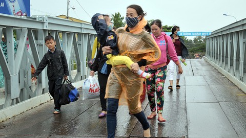 Tiền Giang, Bạc Liêu sơ tán hàng trăm ngàn dân tránh bão - Ảnh 4. Tiền Giang, Bạc Liêu sơ tán hàng trăm ngàn dân tránh bão - Ảnh 4.