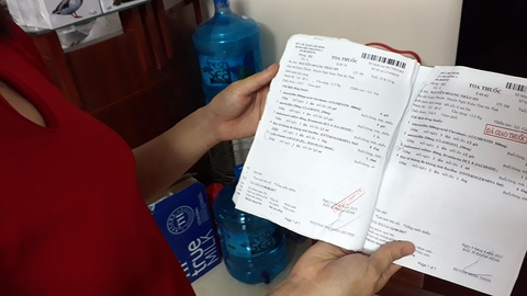Chung cư bị khói khủng bố, dân dọn nhà lánh nạn - Ảnh 3. Chung cư bị khói khủng bố, dân dọn nhà lánh nạn - Ảnh 3.