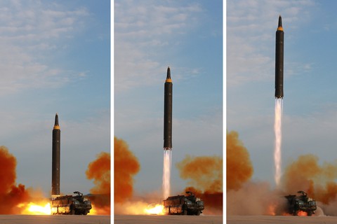 Triều Tiên công bố loạt ảnh phóng tên lửa Hwasong-12 - Ảnh 6. Triều Tiên công bố loạt ảnh phóng tên lửa Hwasong-12 - Ảnh 6.