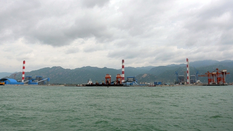 Kiểm tra mẫu nước biển gần nhiệt điện Vĩnh Tân - Ảnh 4. Kiểm tra mẫu nước biển gần nhiệt điện Vĩnh Tân - Ảnh 4.