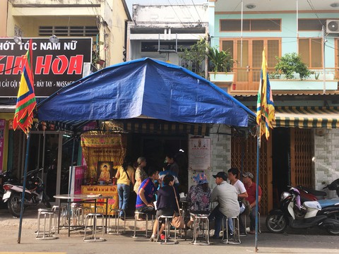 Xót xa đám tang bé trai bị bảo vệ dân phố sát hại - Ảnh 1. Xót xa đám tang bé trai bị bảo vệ dân phố sát hại - Ảnh 1.