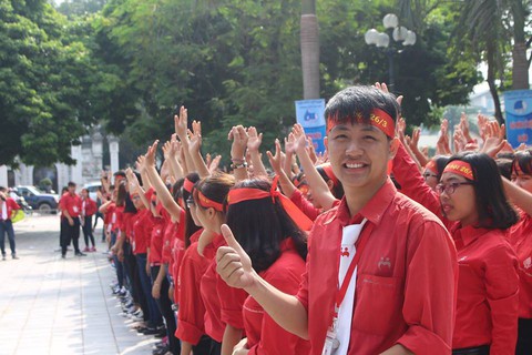 Hot boy đạp xe vận động hiến máu - Ảnh 1. Hot boy đạp xe vận động hiến máu - Ảnh 1.