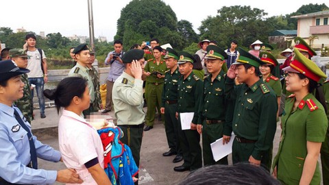 Tiếp nhận bé trai 4 tháng tuổi bị bán sang Trung Quốc - Ảnh 1. Tiếp nhận bé trai 4 tháng tuổi bị bán sang Trung Quốc - Ảnh 1.